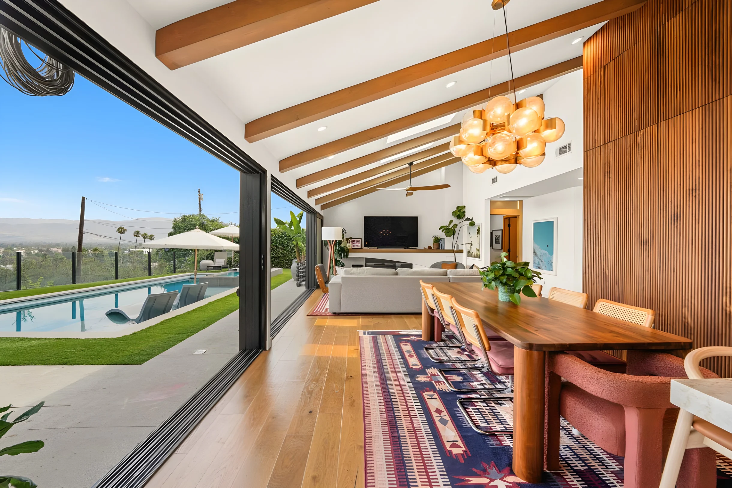 Home in Los Angeles property photo 3