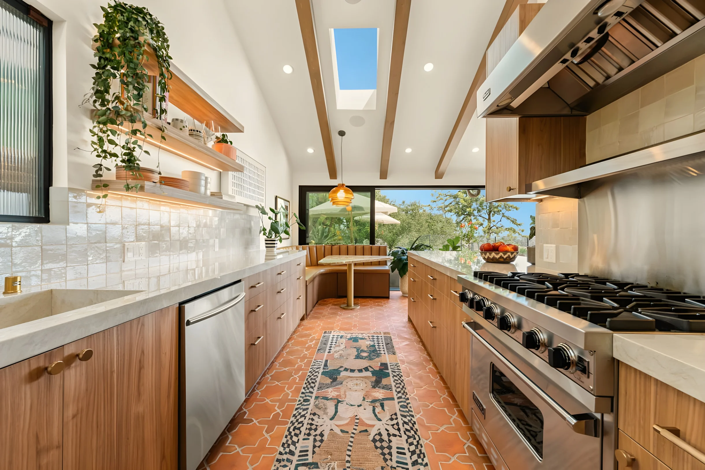 Home in Los Angeles property photo 5