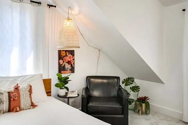 Bedroom 2 image 1