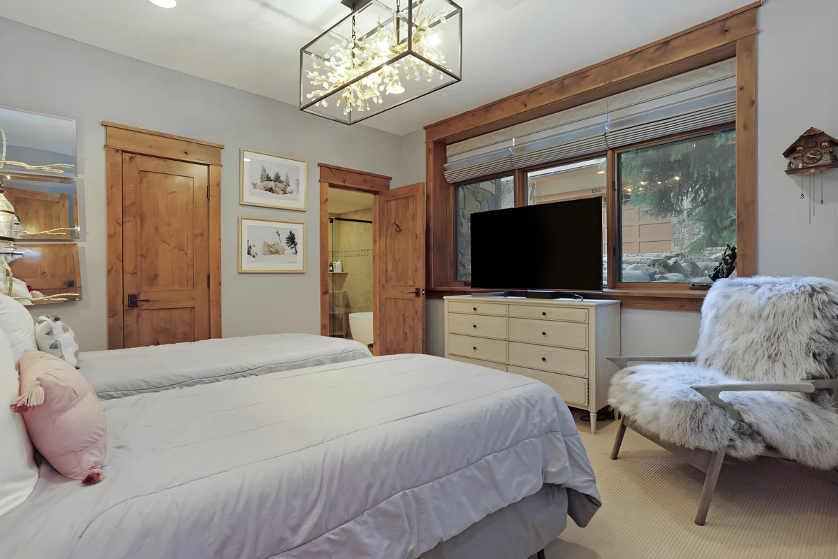 Bedroom 2 image 1