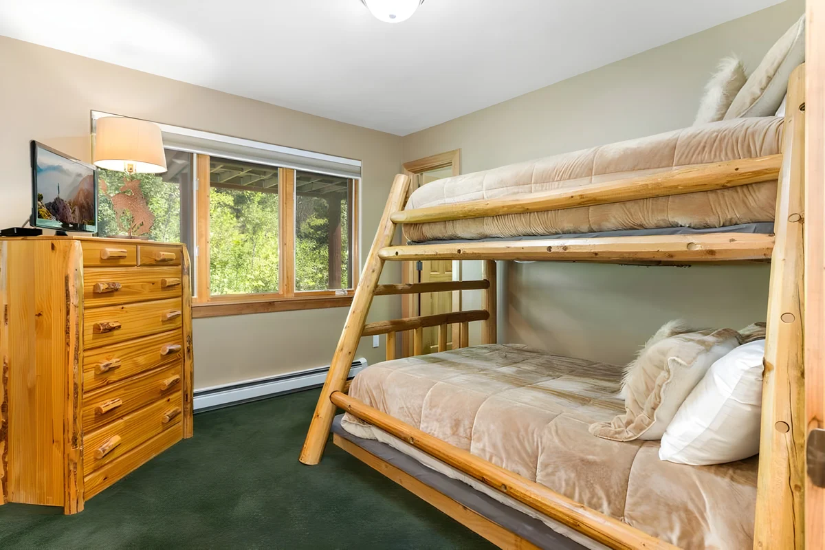 Bedroom 2 image 1