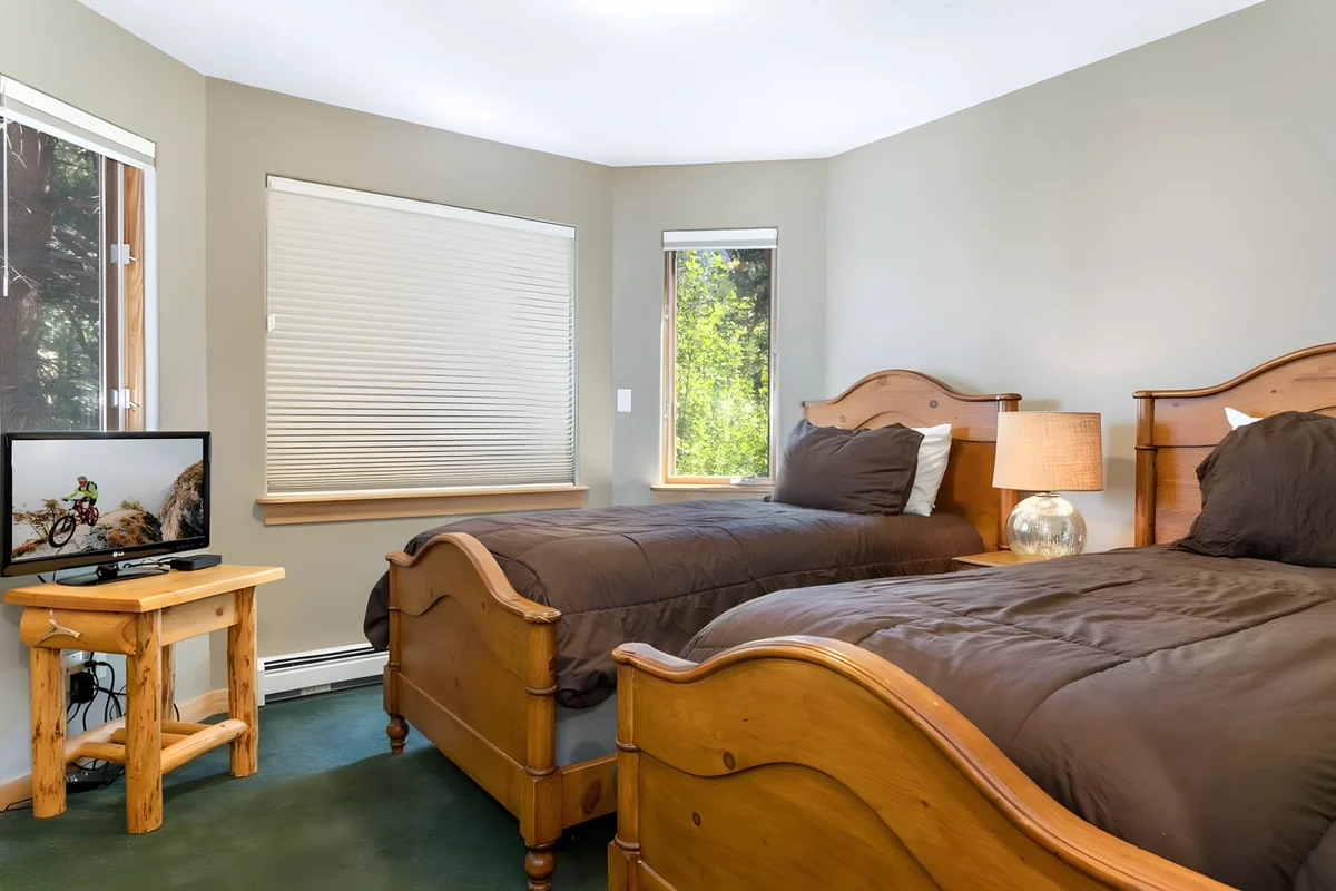 Bedroom 3 image 1