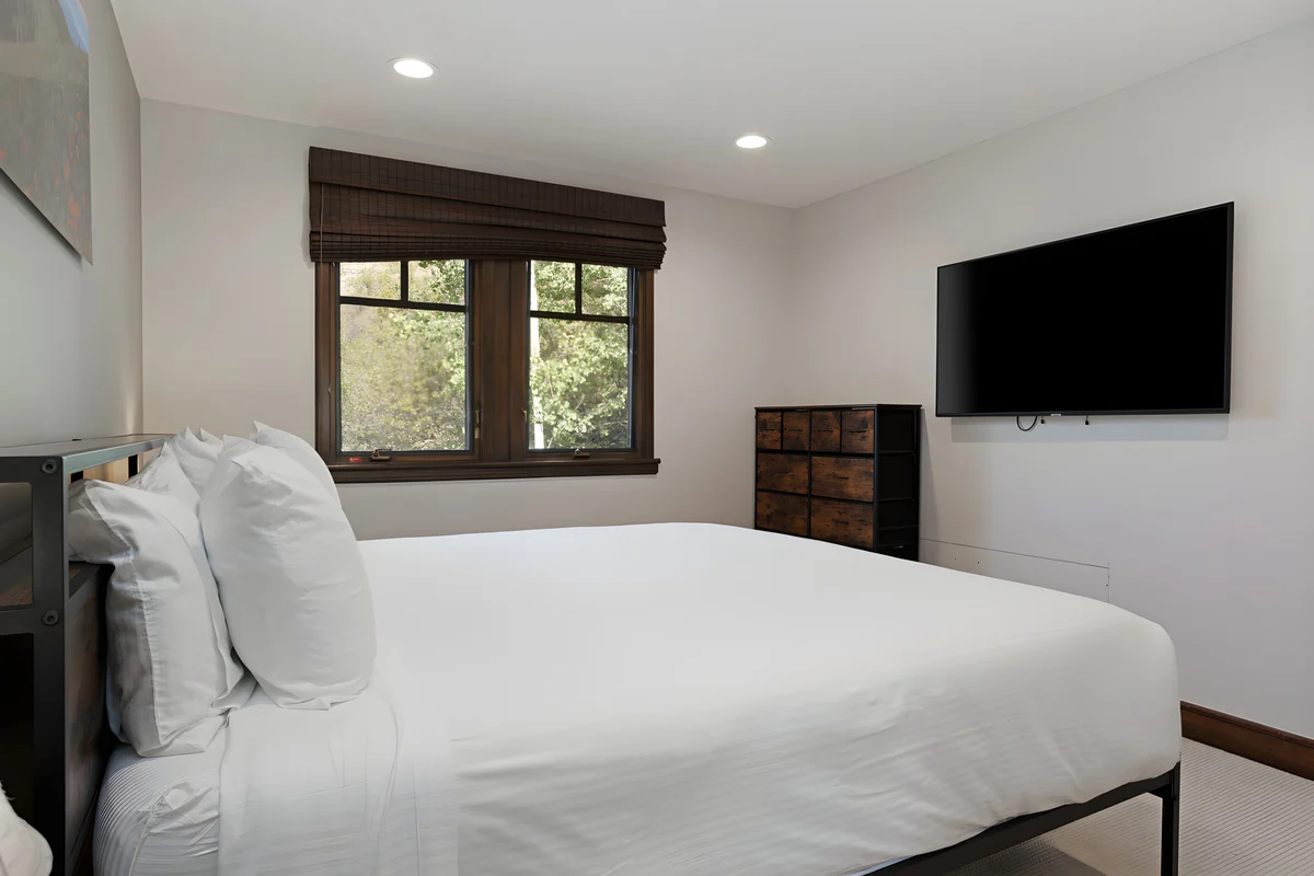 Bedroom 4 image 1