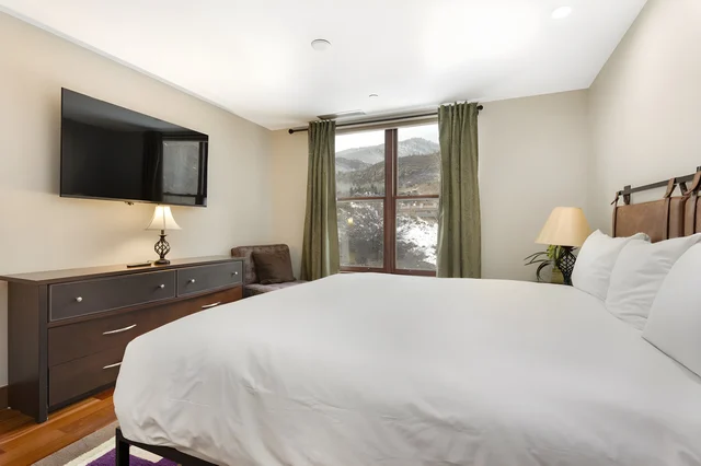 Bedroom 3 image 1