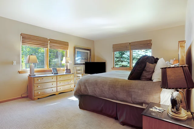 Bedroom 5 image 1
