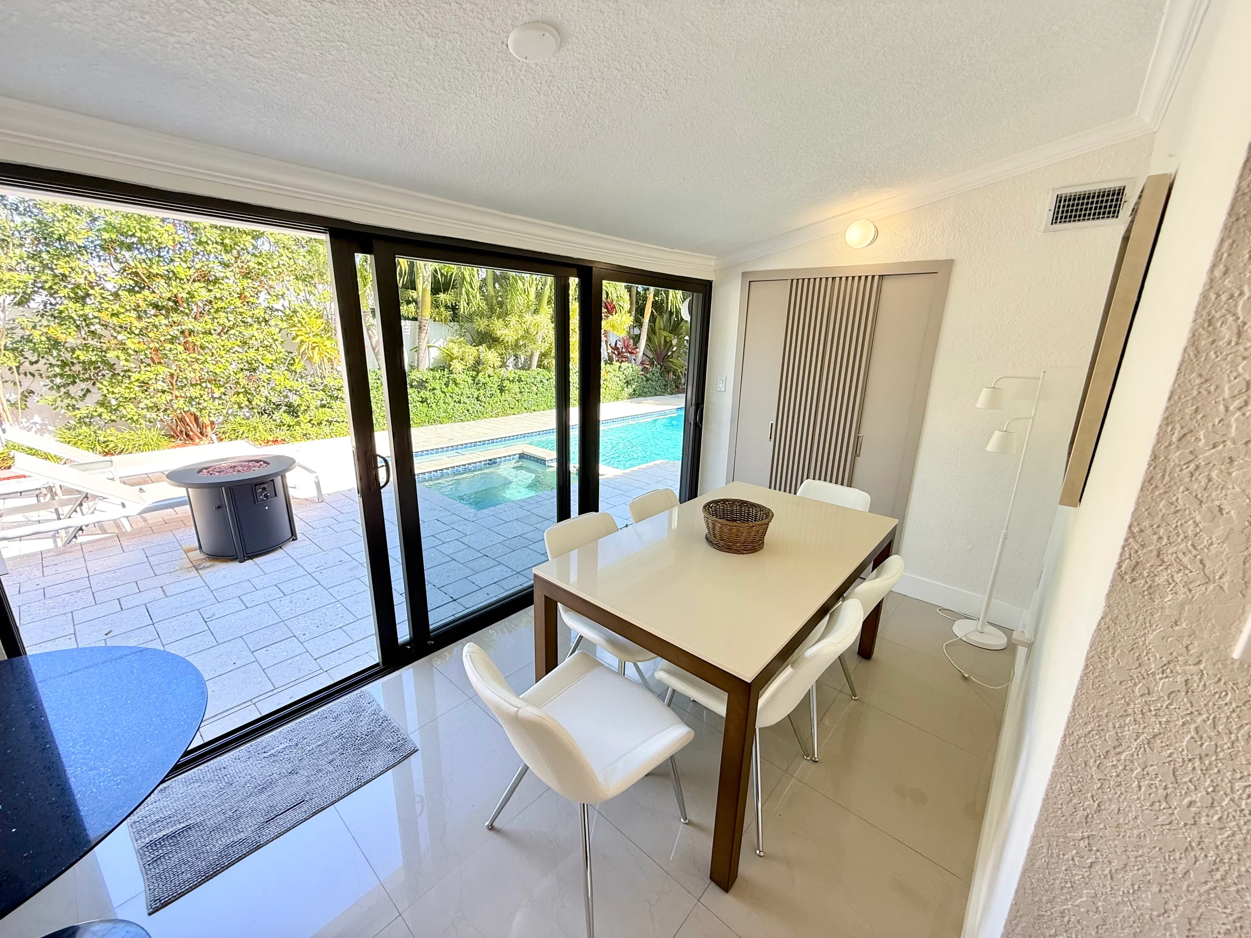 Wander Island City Retreat #8