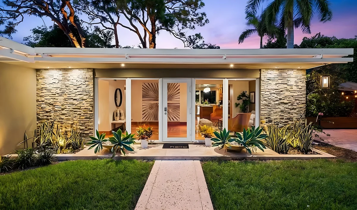 Wander Fort Lauderdale Bayside