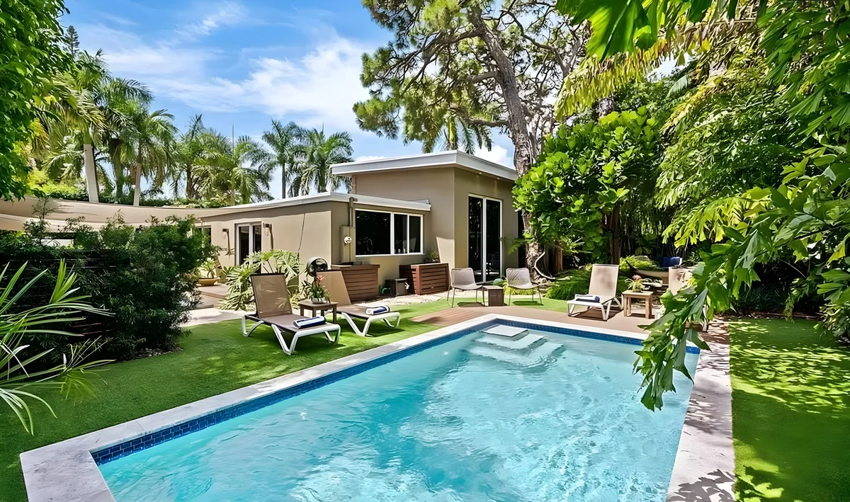 Wander Fort Lauderdale Bayside