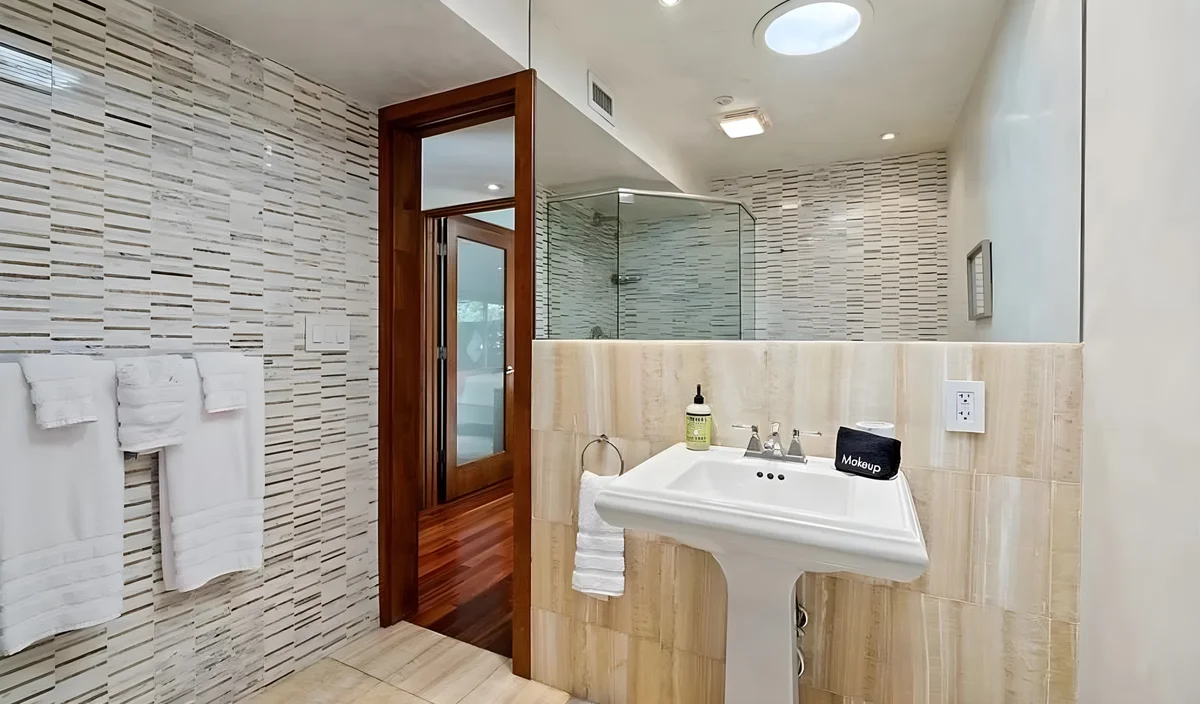 Wander Fort Lauderdale Bayside