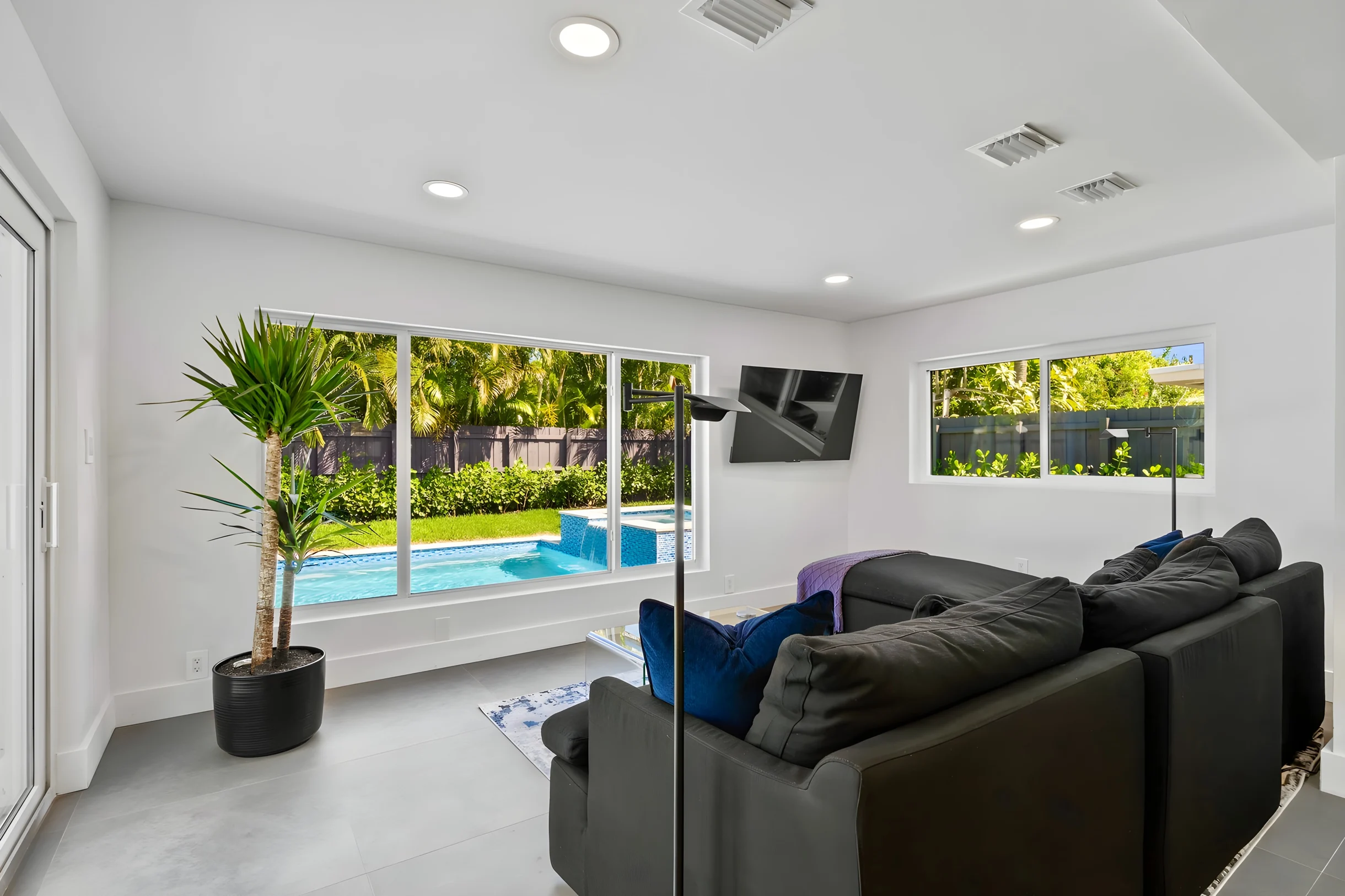 Wander Poinsettia Heights Shores #3