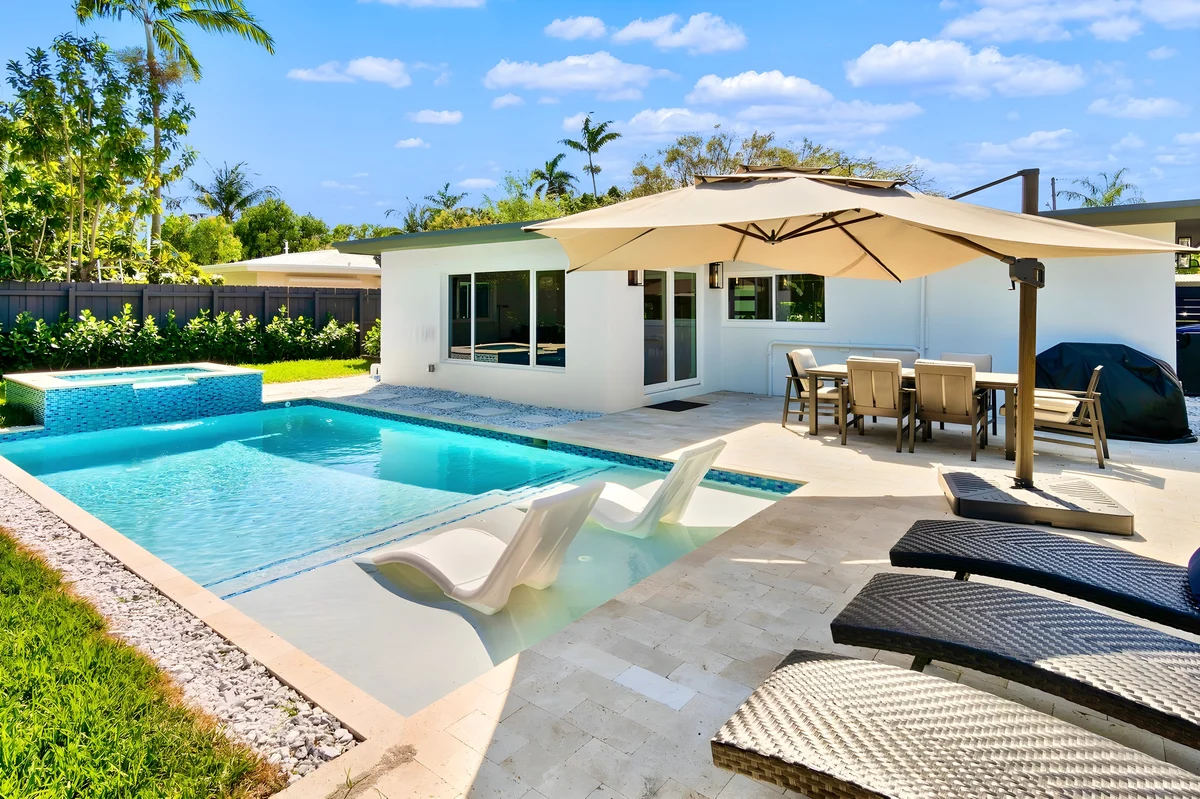 Wander Poinsettia Heights Shores