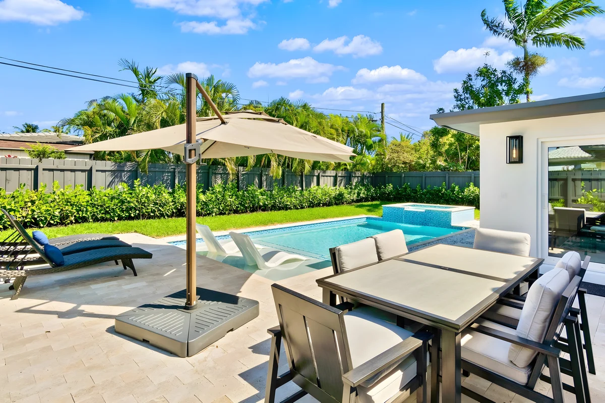 Wander Poinsettia Heights Shores