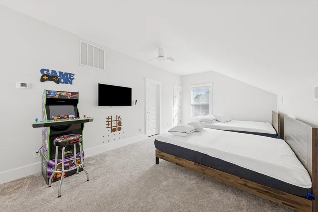 Bedroom 5 image 1