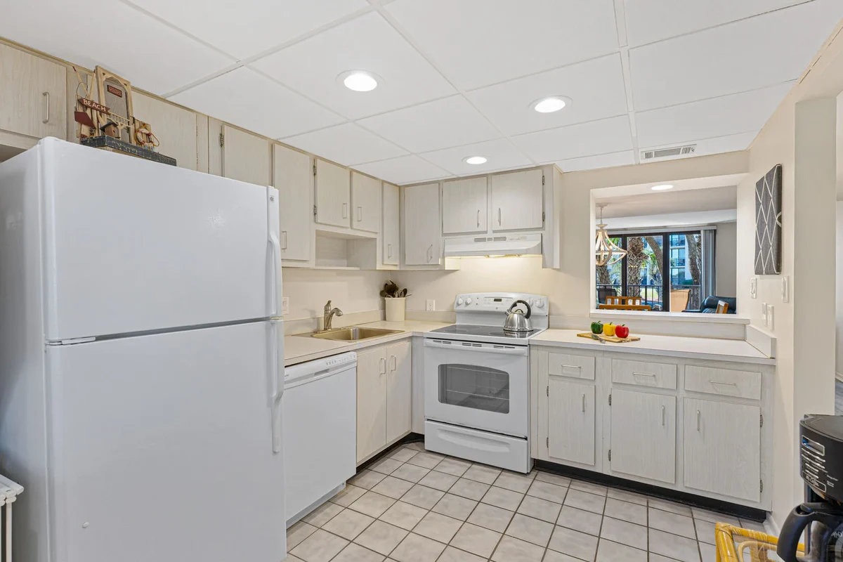 6105 Island Club #17