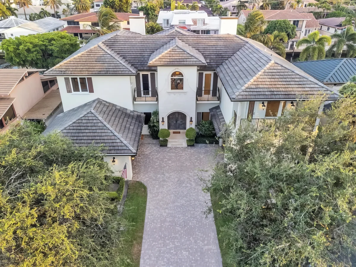 Wander Coral Ridge Canal