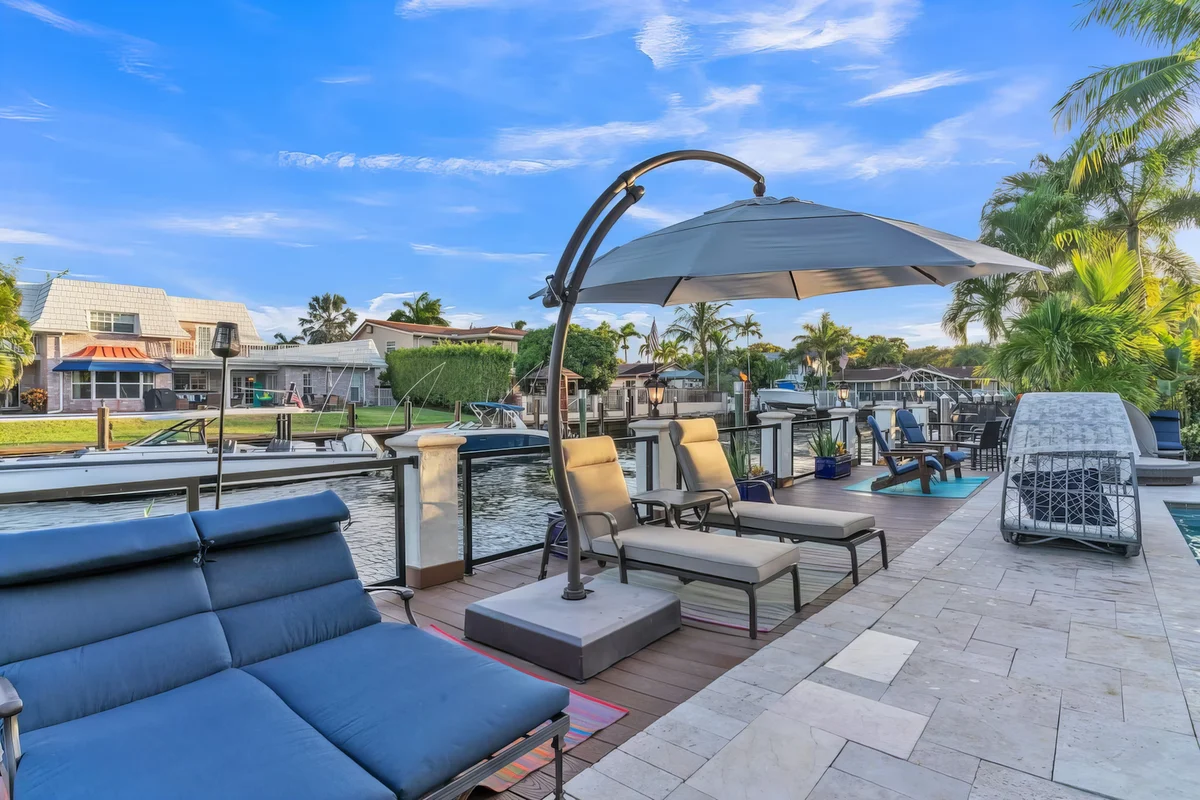 Wander Coral Ridge Canal