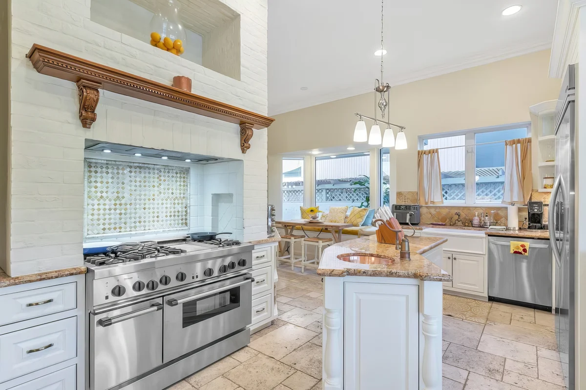 Wander Coral Ridge Canal