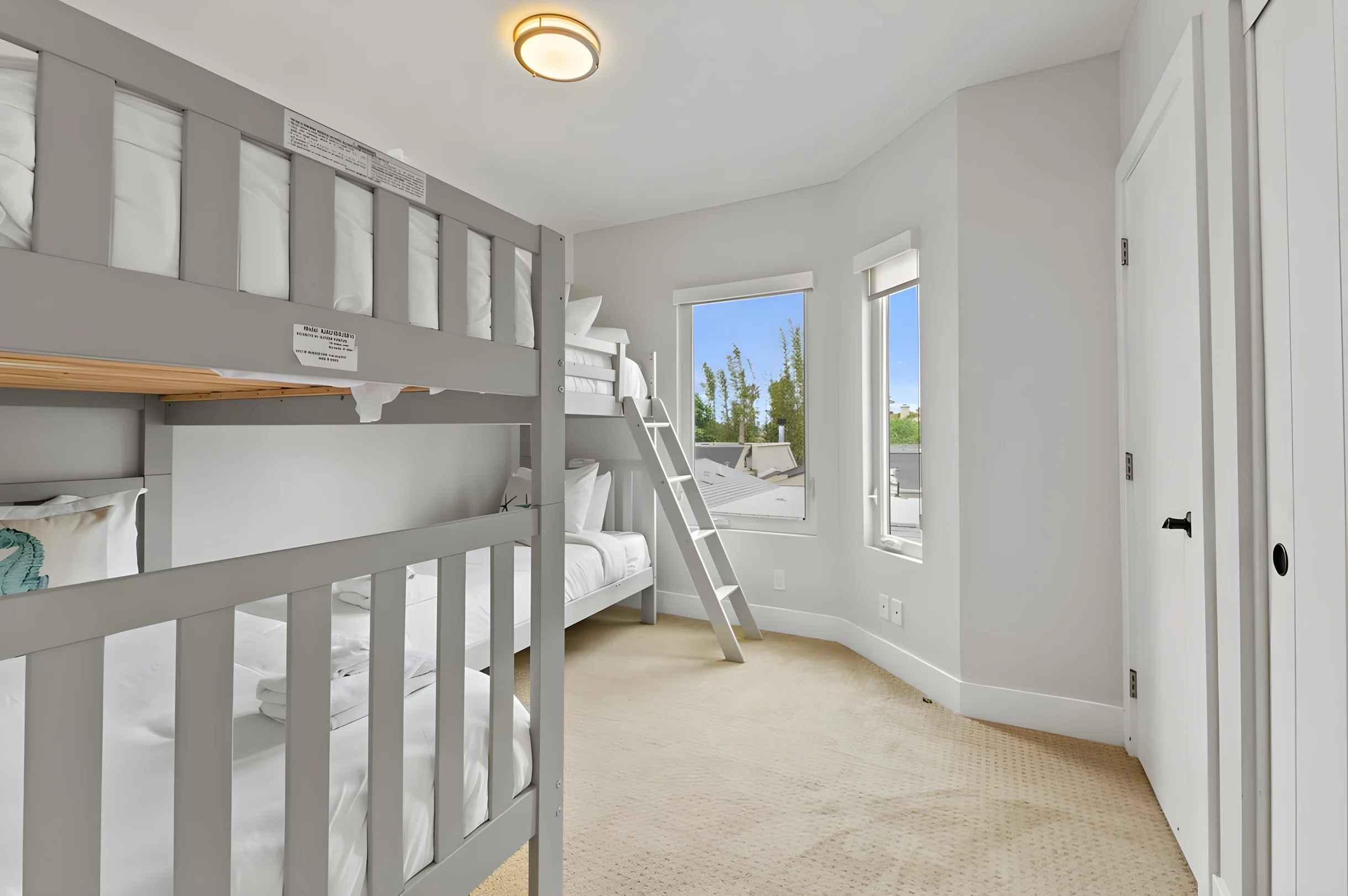 Wander Pacific Shores #24