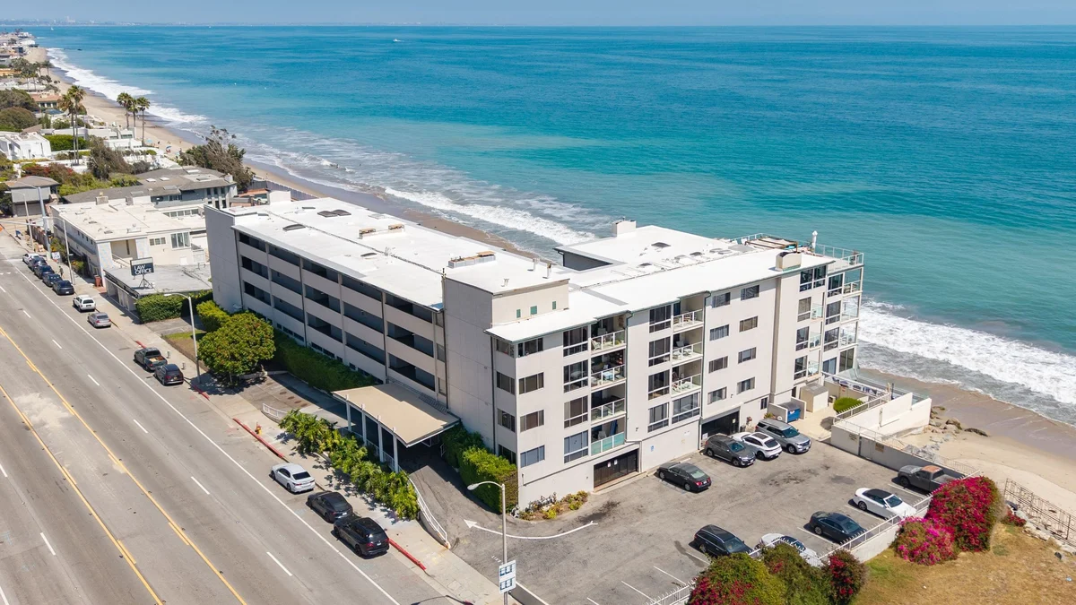 Wander Carbon Beach Shores