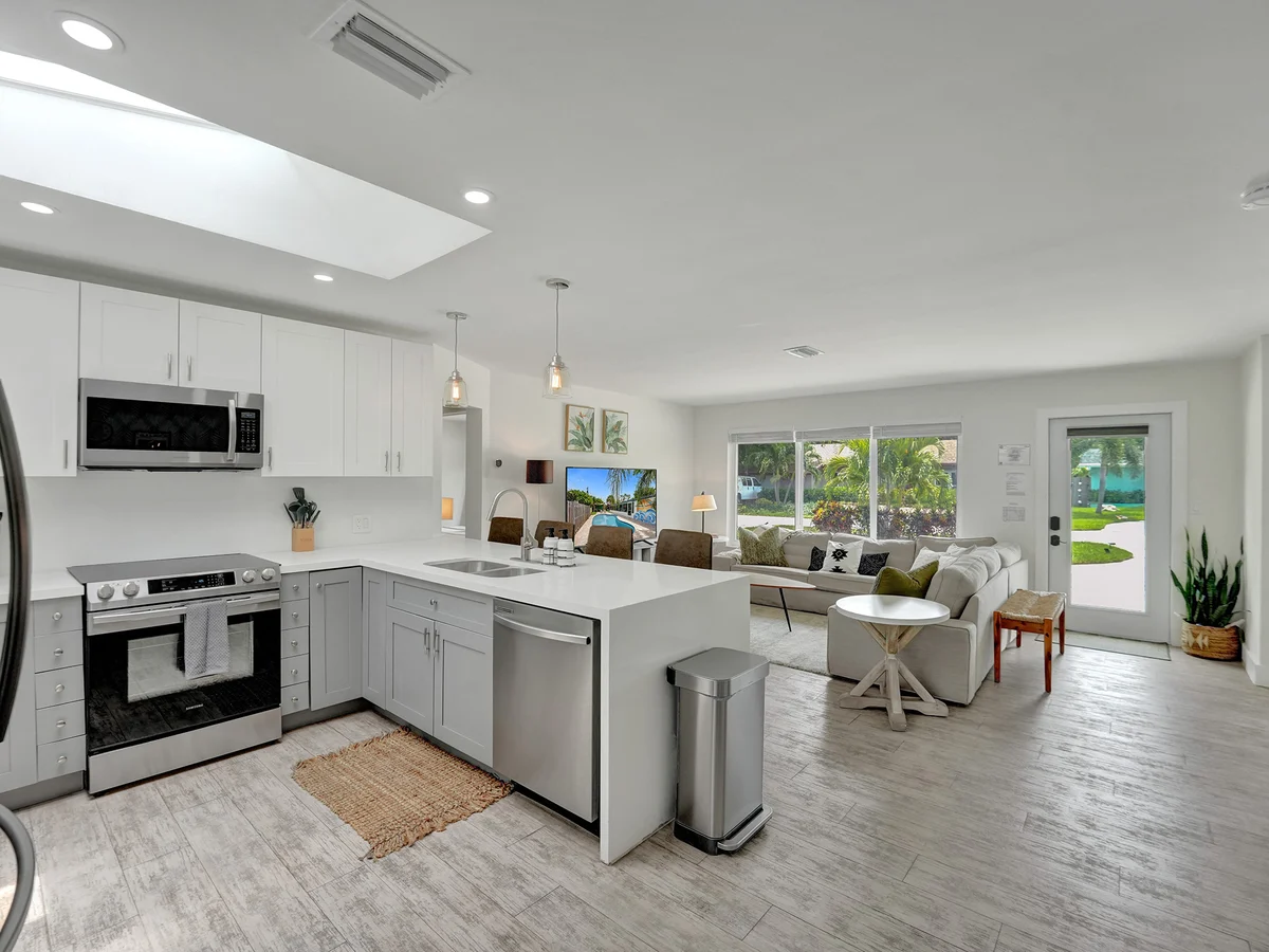 Home in Pompano Beach property photo 4