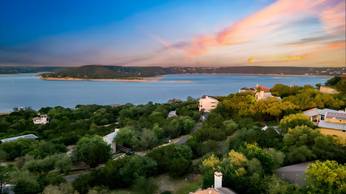 Wander Lake Travis Retreat