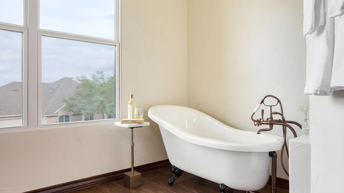 Wander Lake Travis Retreat