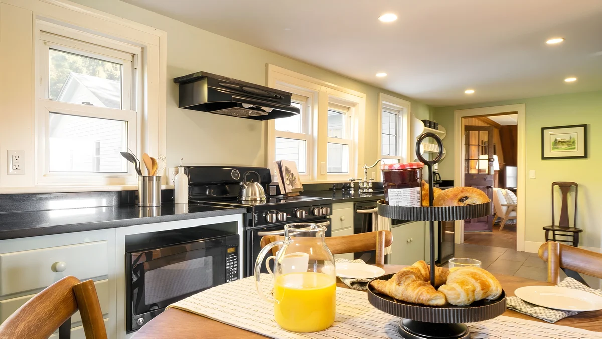 Kitchen image 1