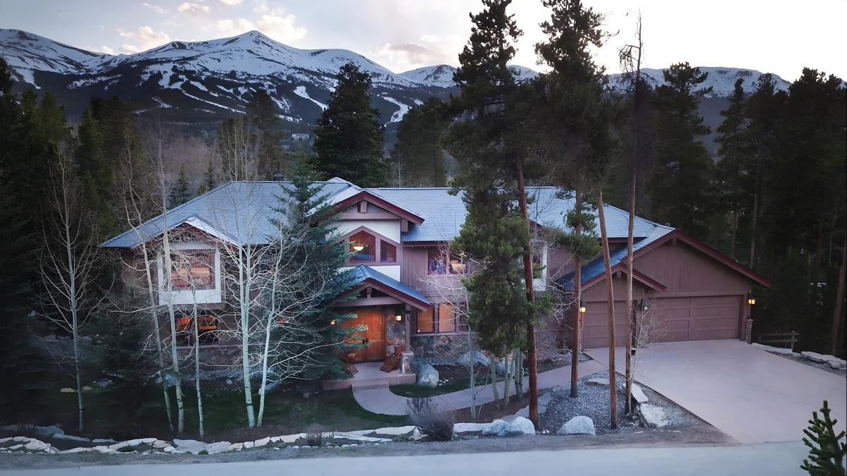 Wander Breckenridge Alley