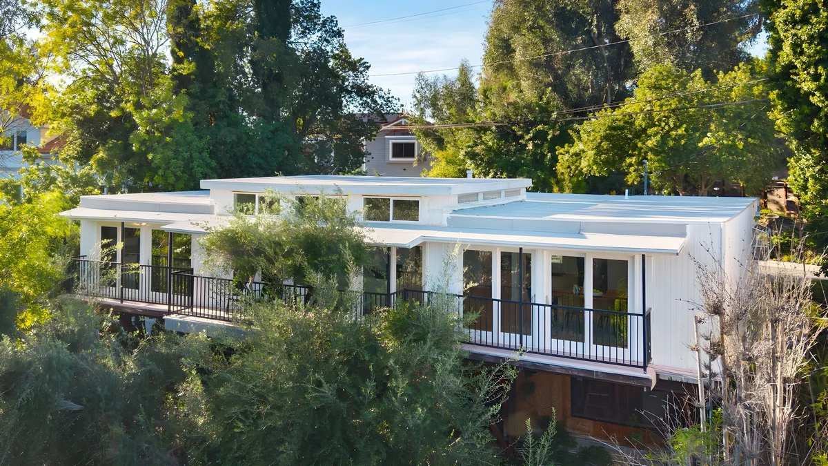 Wander Woodland Hills Foothills