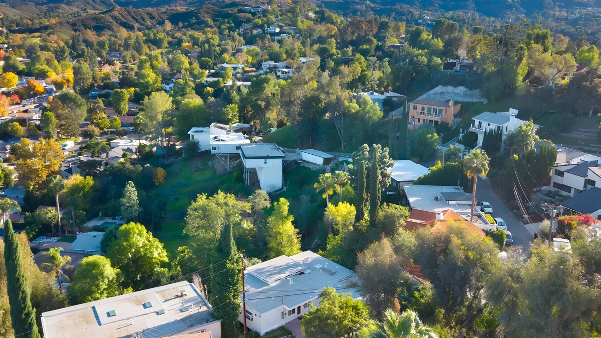 Wander Woodland Hills Foothills