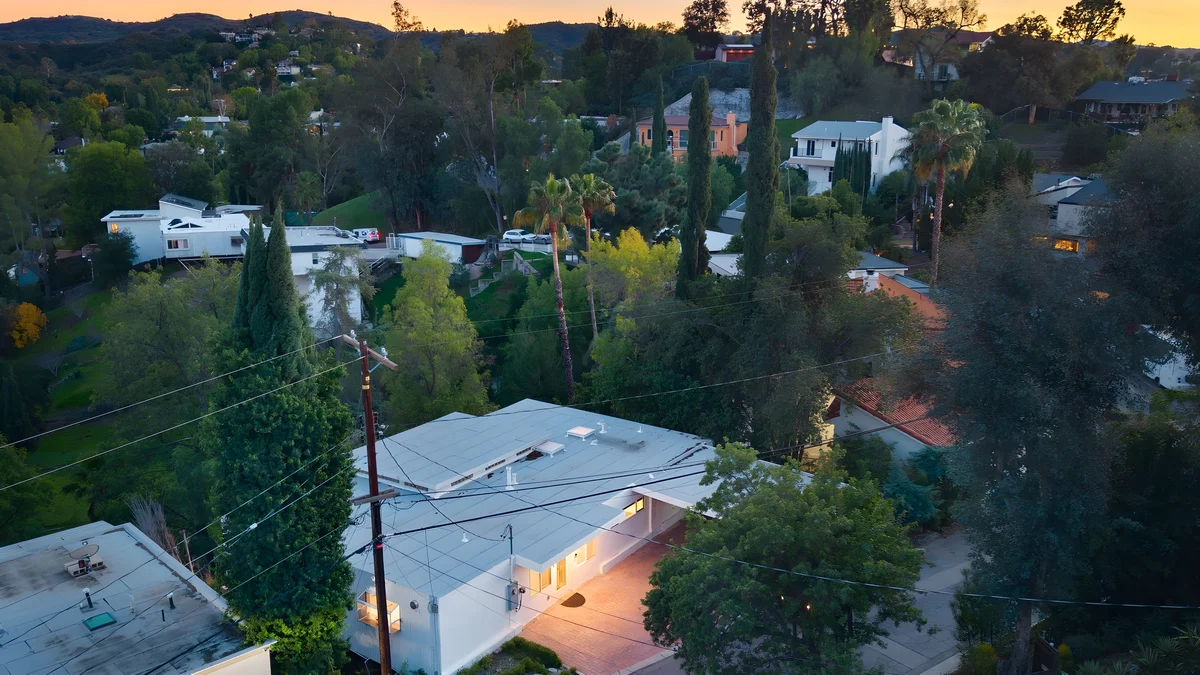 Wander Woodland Hills Foothills