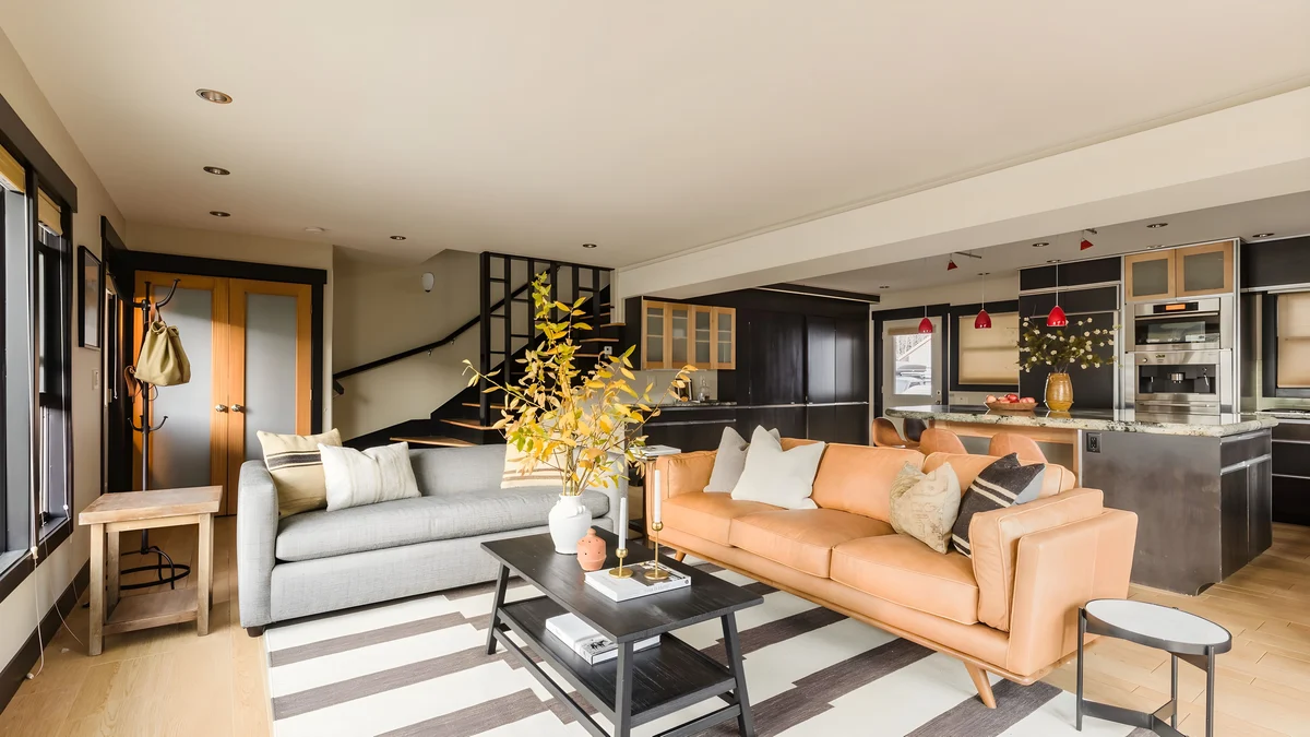 Wander Breckenridge Whales Tail