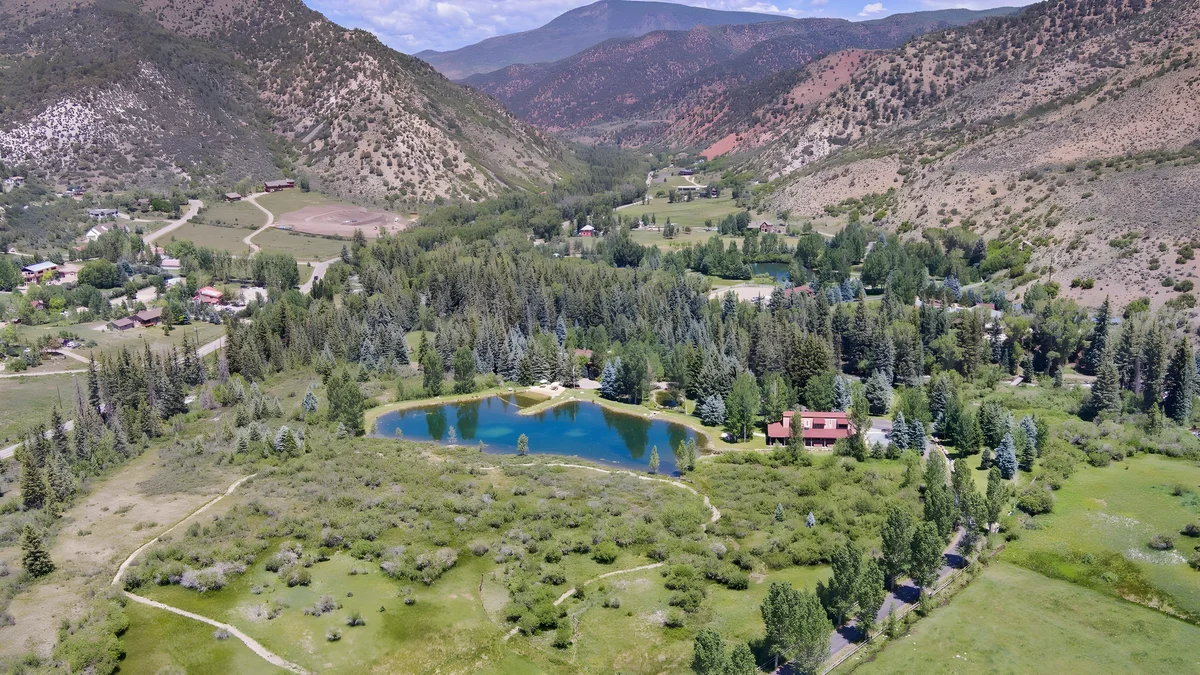 Wander Snowmass Peaks