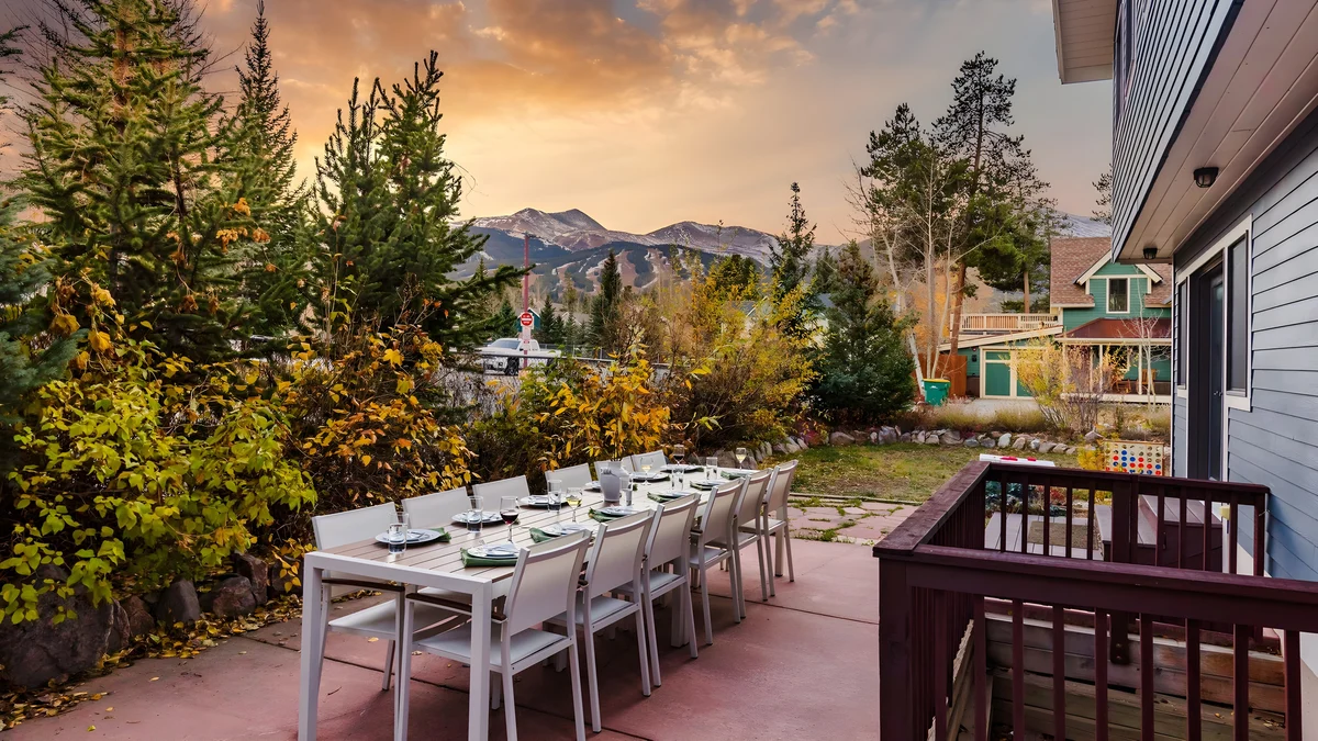 Wander Breckenridge Whales Tail