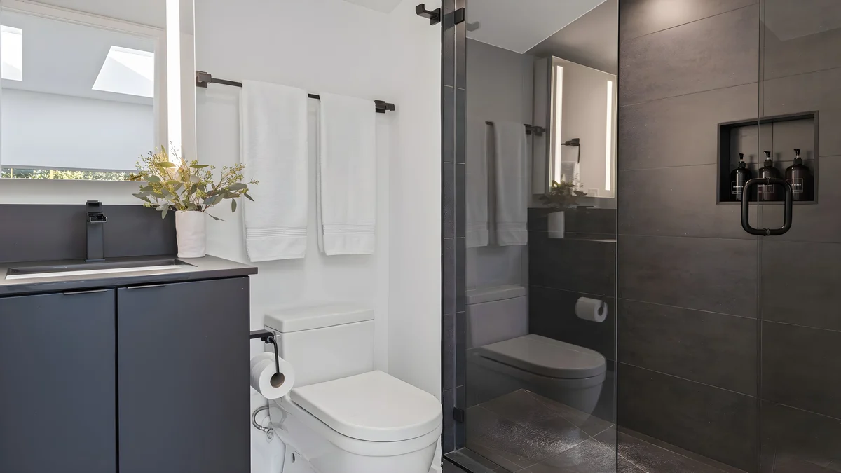 Bathroom 3 image