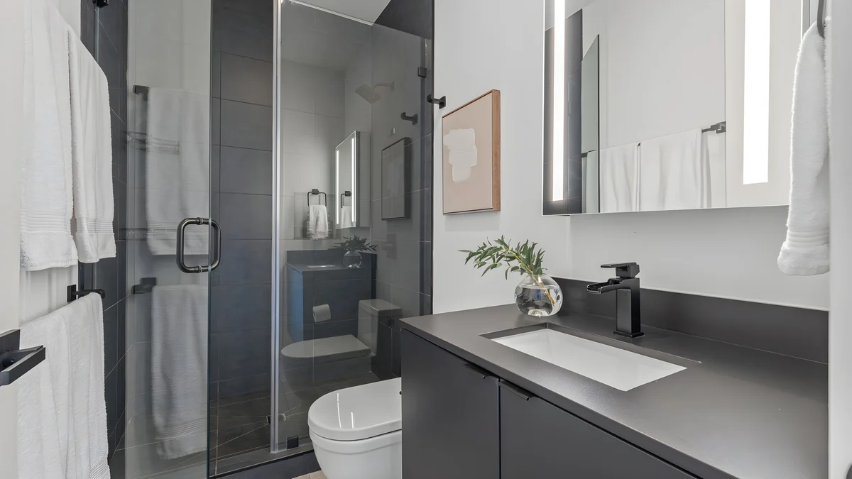 Bathroom 4 image