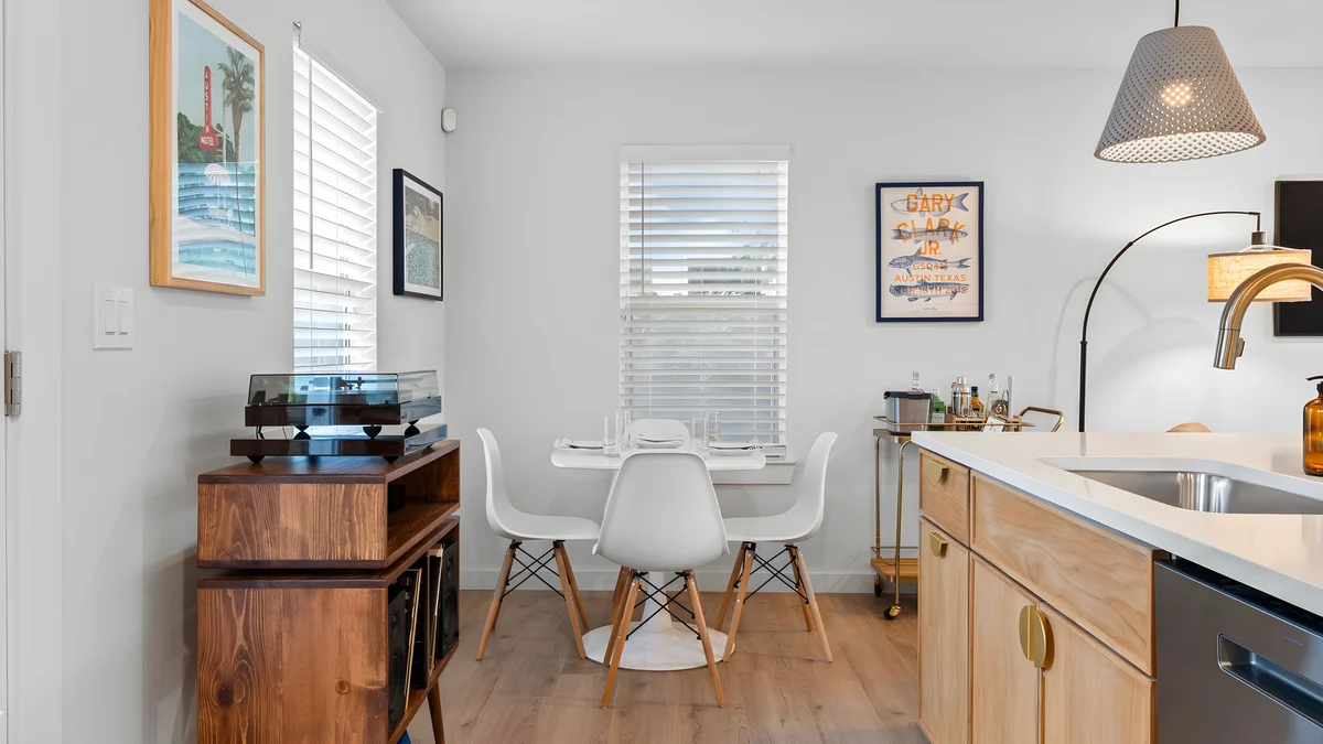 Wander East Austin Glow