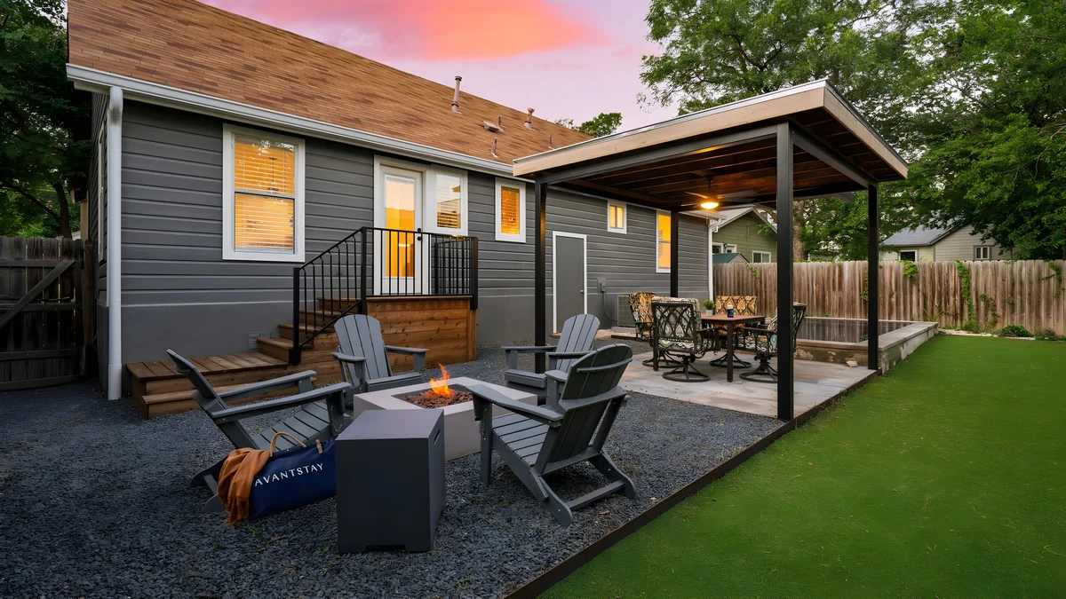 Wander East Austin Glow