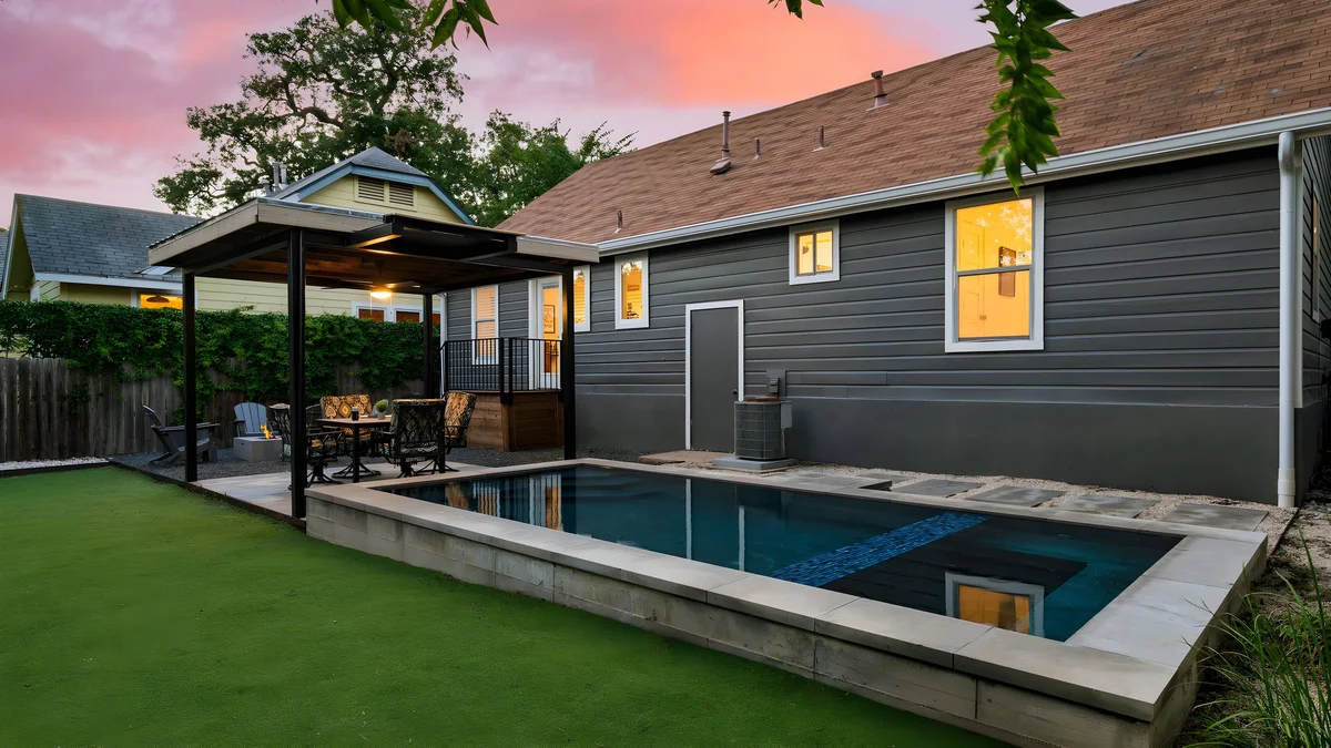 Wander East Austin Glow