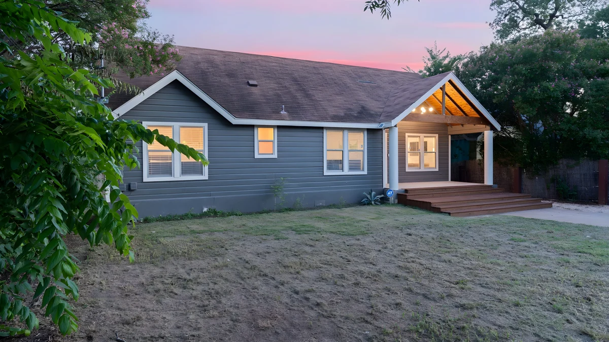 Wander East Austin Glow