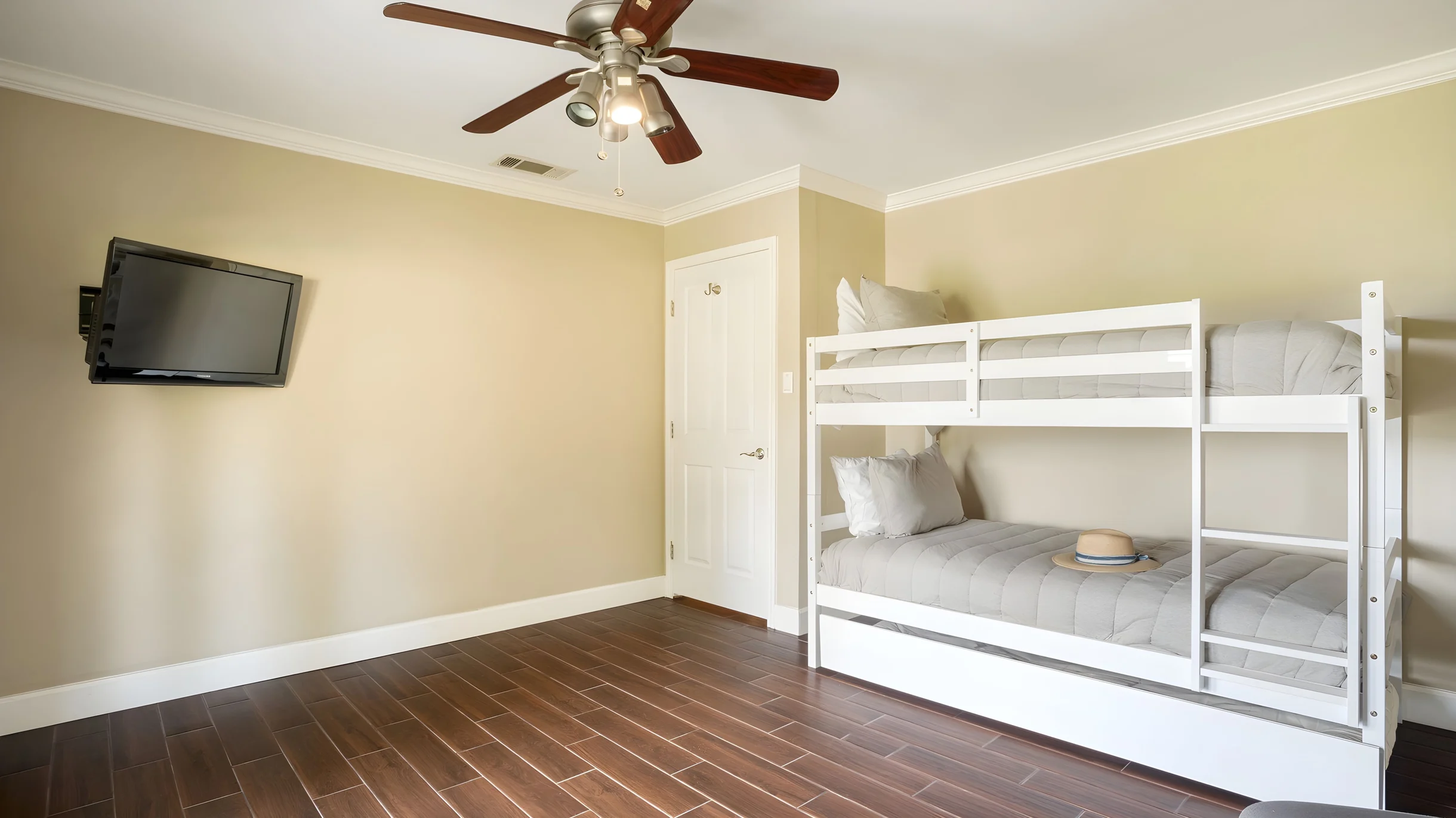 Wander Hudson Bend Shores #23