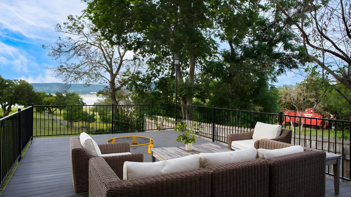 Wander Hudson Bend Shores