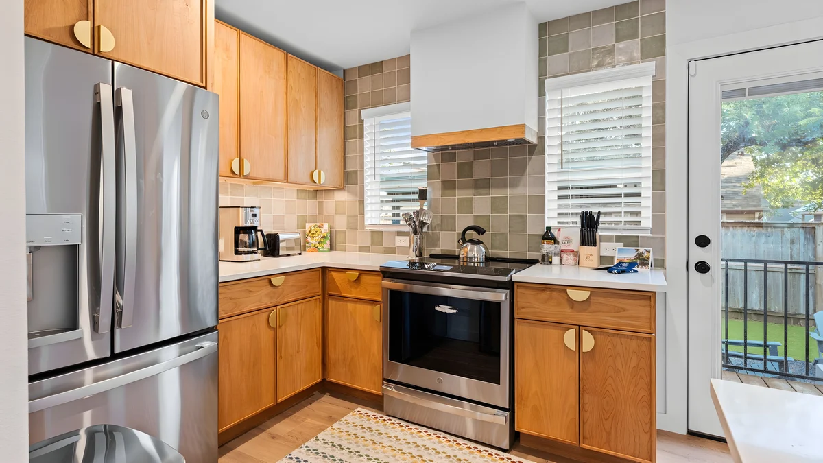 Wander East Austin Glow