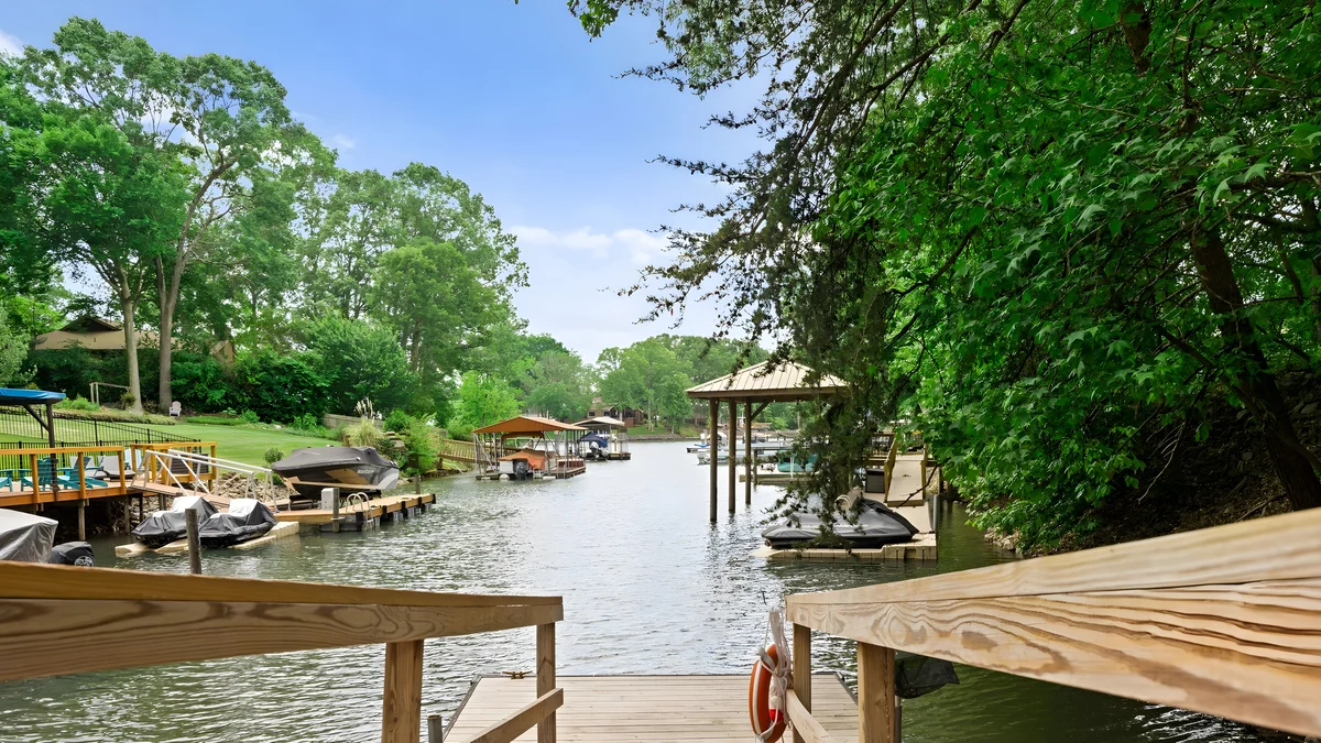 Wander Denver Shores