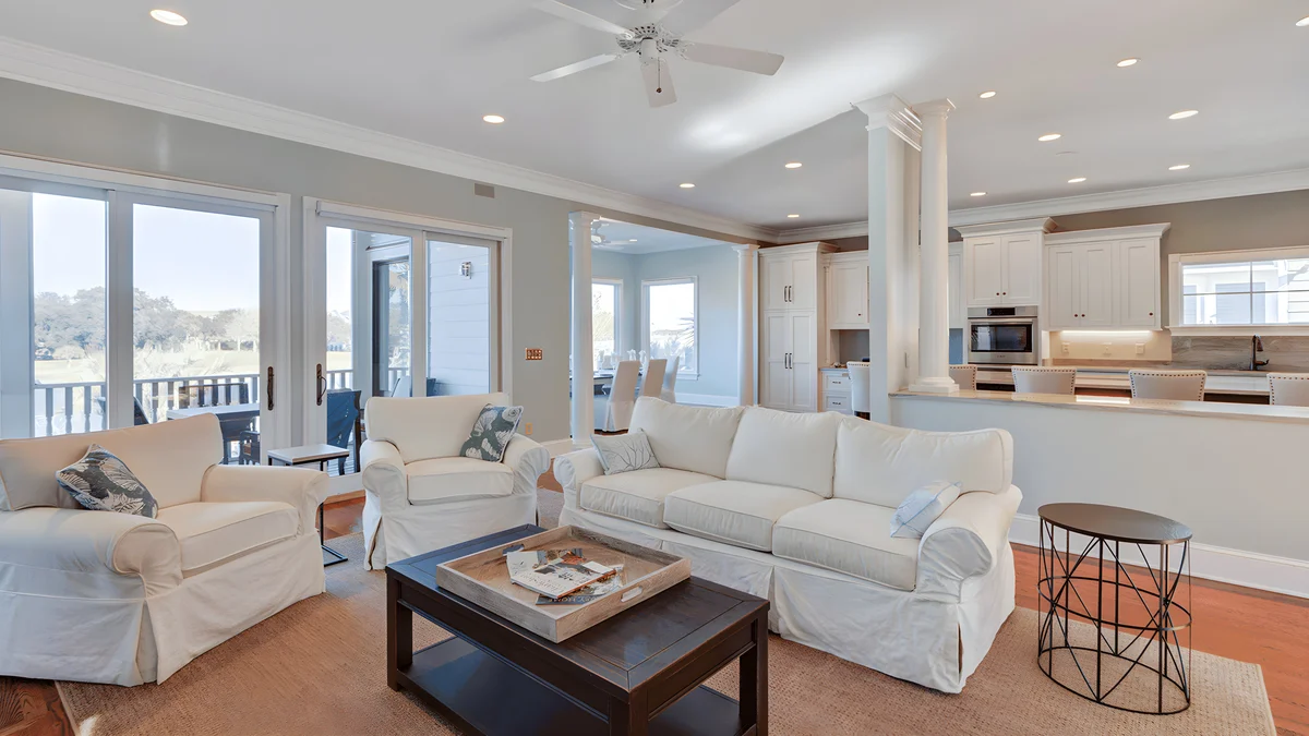 Wander Isle Palms Escape