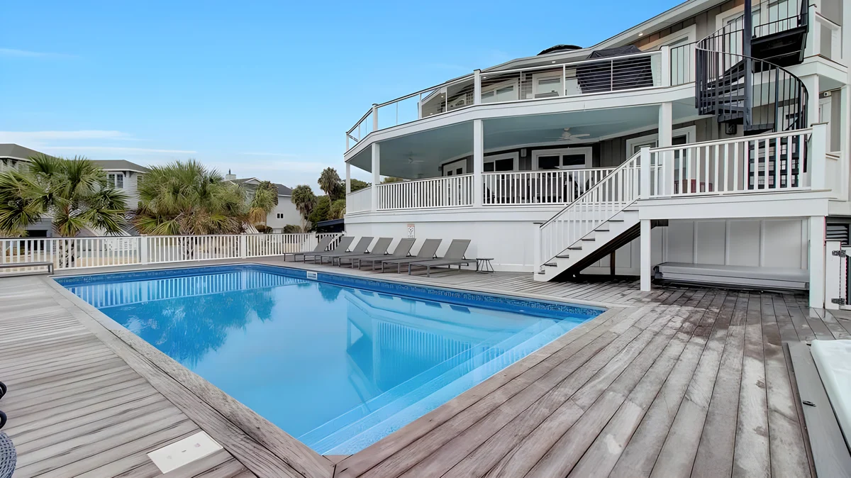 Wander Isle Palms Glow