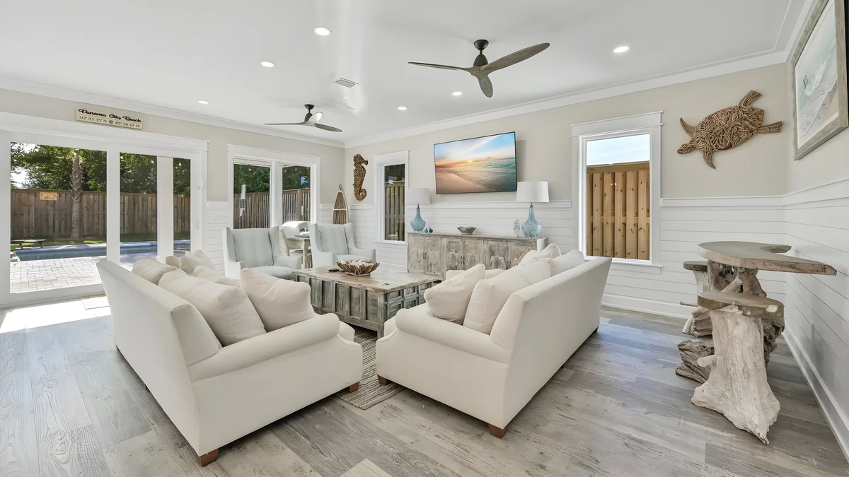 Wander Panama City Laguna