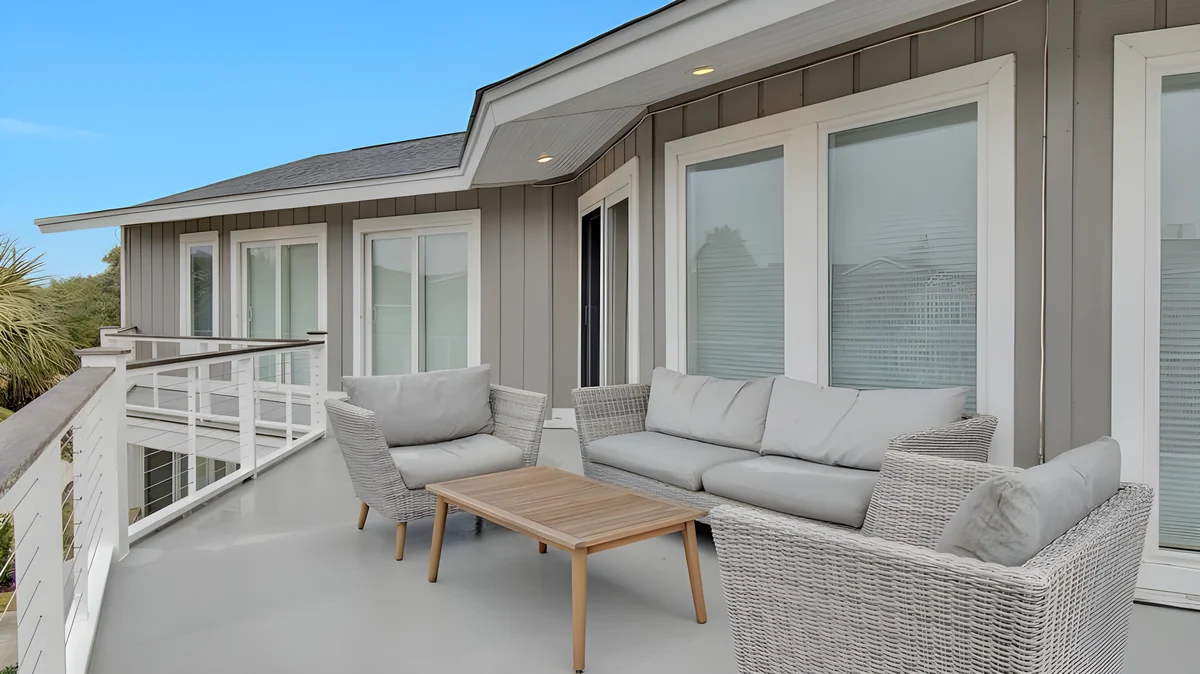 Wander Isle Palms Glow