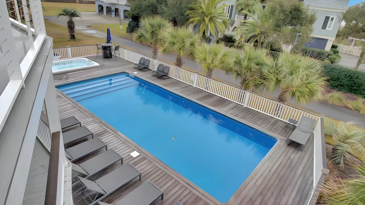 Wander Isle Palms Glow