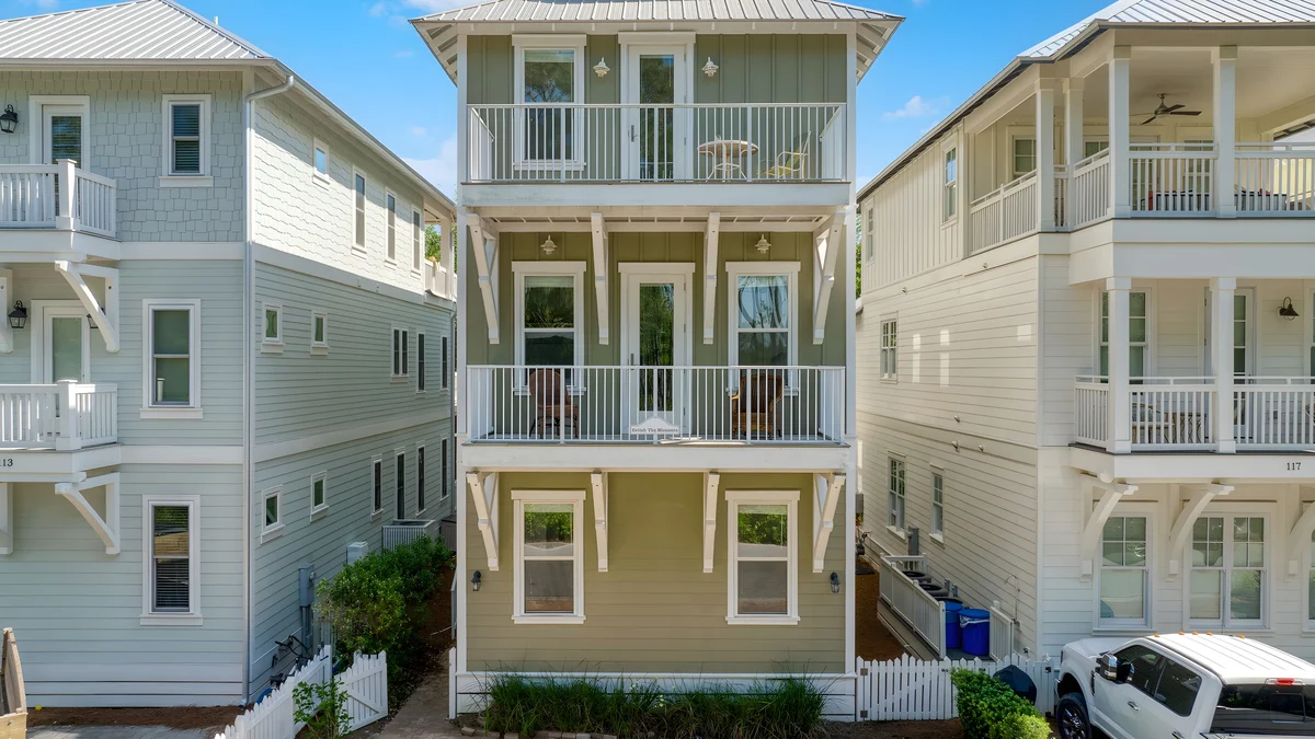 Wander Carillon Beach